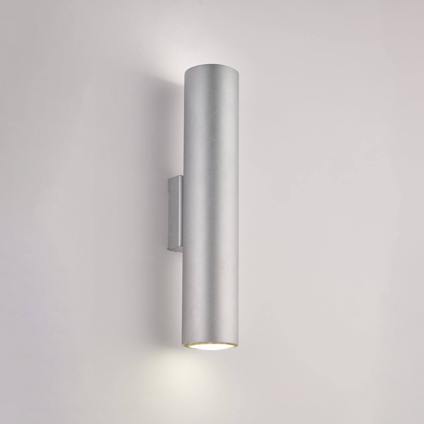 Applique in ferro laccato bianco GU10 con decorazione argento antico 2 luci H.30 - L.8 - P.6