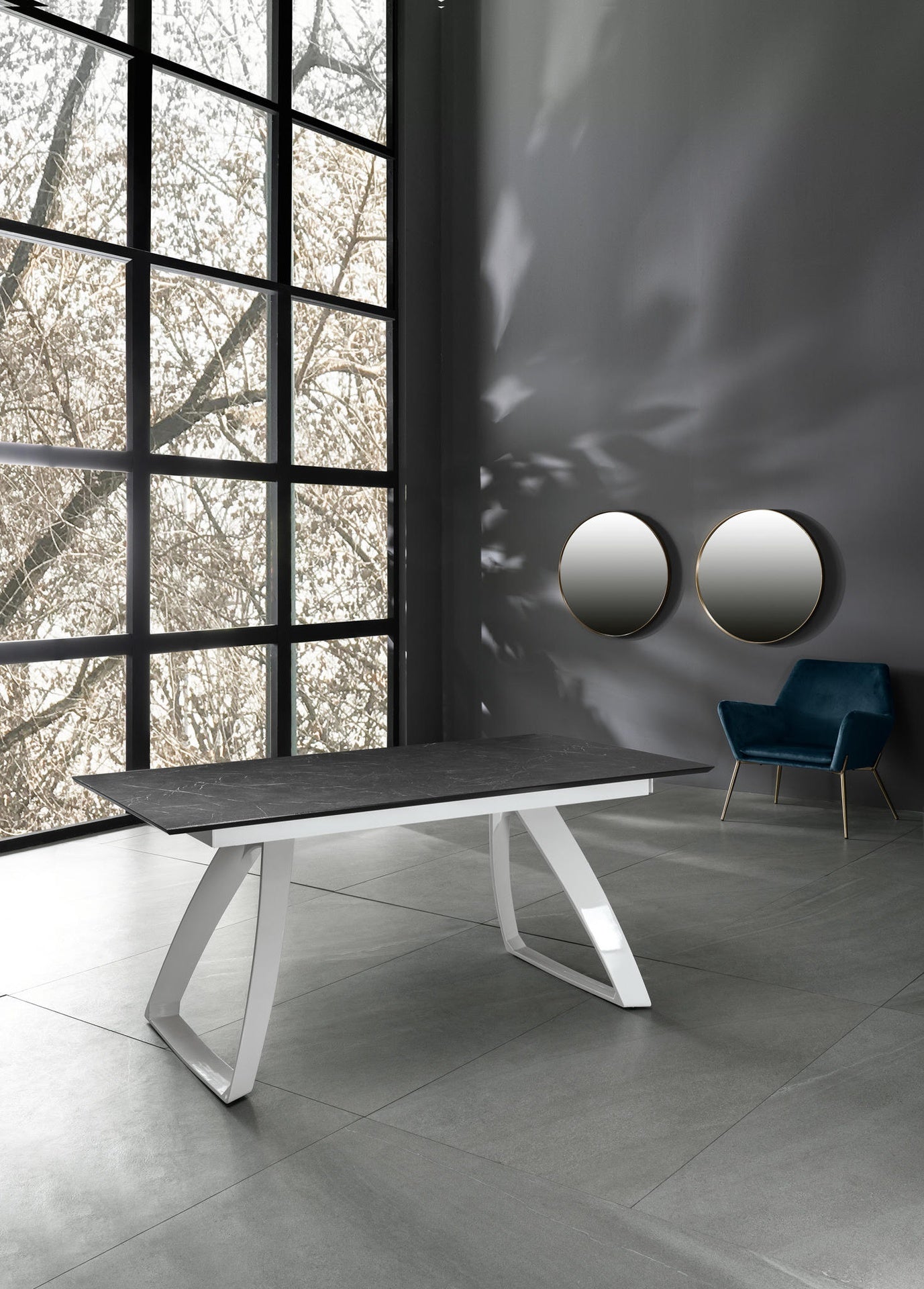 Tavolo allungabile con gambe in alluminio e top nero 170/270x90x76h cm