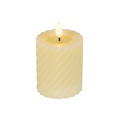 Candela in cera crema con LED Ø7,5 × H12 cm