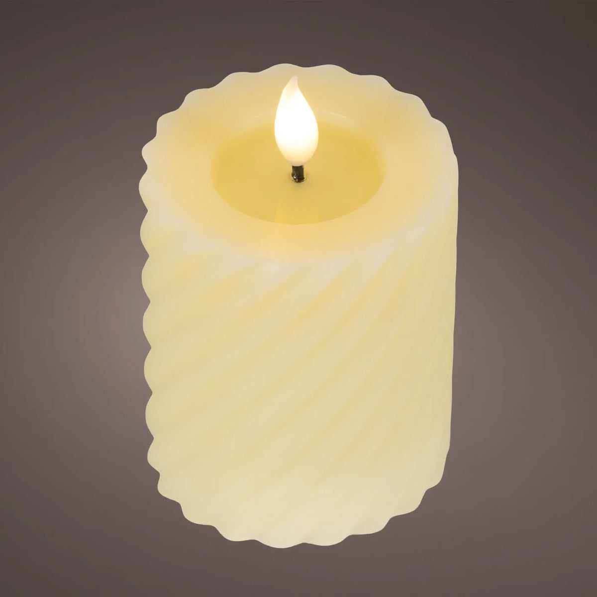 Candela in cera crema con LED Ø7,5 × H12 cm