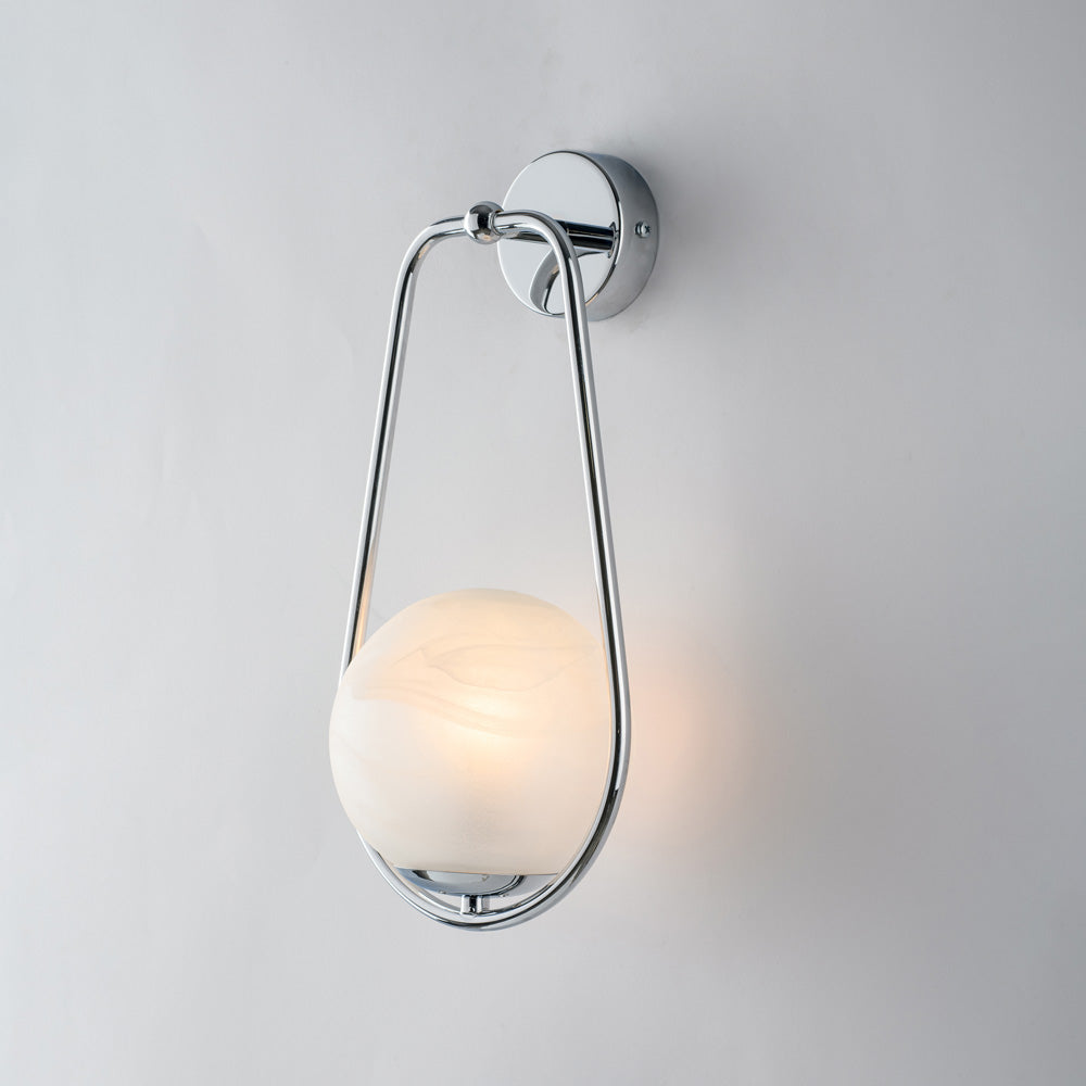 Applique in ferro cromato 1 luce con sfera dm.14 H.36 - L.16 - P.19