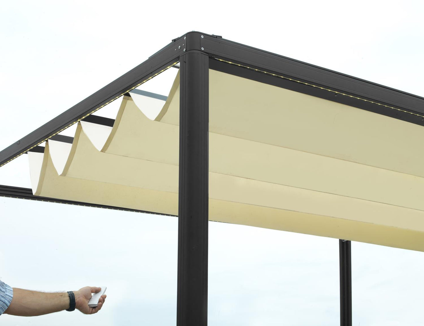 Pergola in Alluminio Milwaukee 3x3x2,5 m Nera con Telo Elettrico